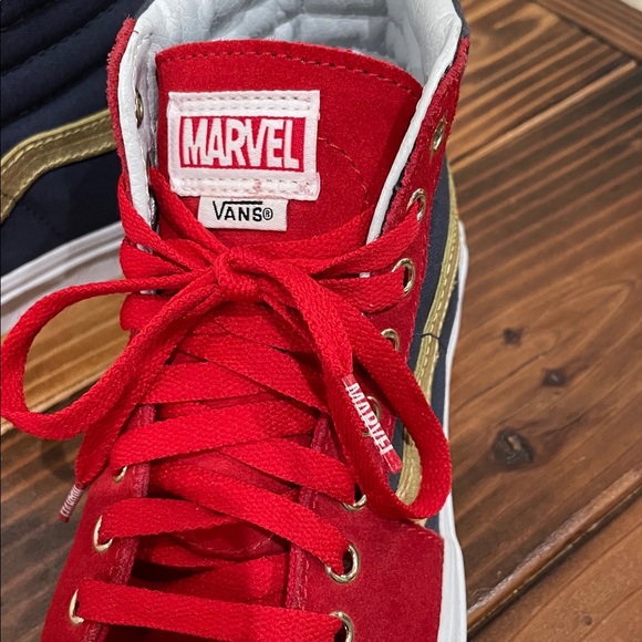 Vans Sk8-Hi Marvel Captain Marvel/ Wonder Woman Sneakers Men’s 6.5 Women’s 8 - Picture 8 of 13